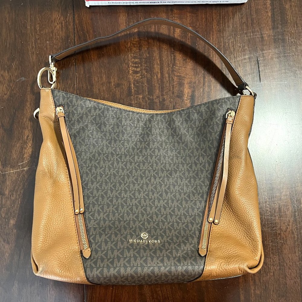 Michael Kors purse in Used condition